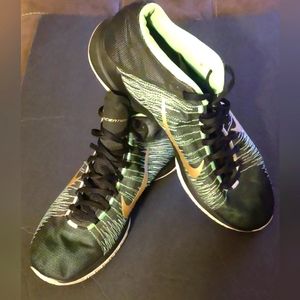 Nike Ascension men's sneakers. Pre-owned great condition. Green with gold swoosh